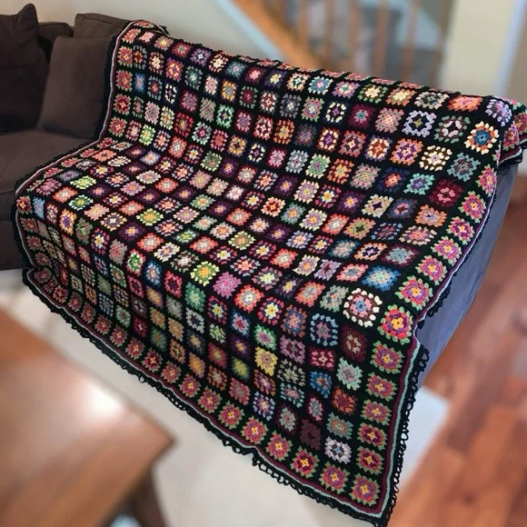 v i n t a g e :: Large Granny Square Crochet Blanket Throw Afghan - Picture 2 of 15